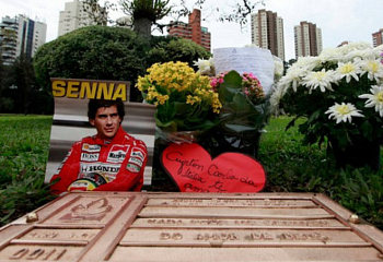 tour-Airton-Senna- grave