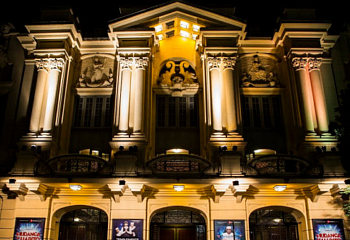 tour-renault-theater